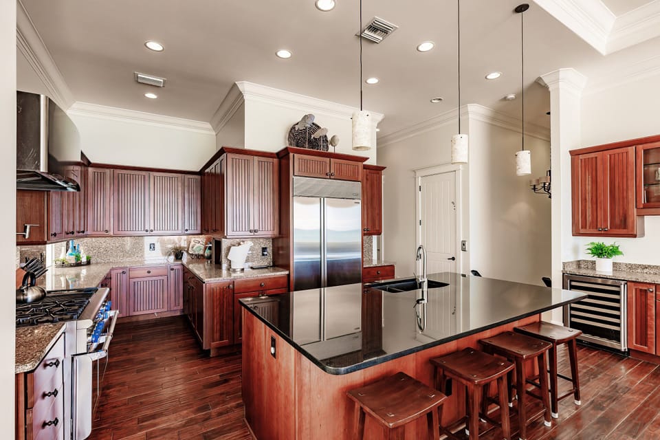 Kitchen are bar seating for 4 - staircase to lower level living room