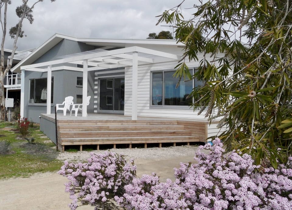 Front of house & Deck