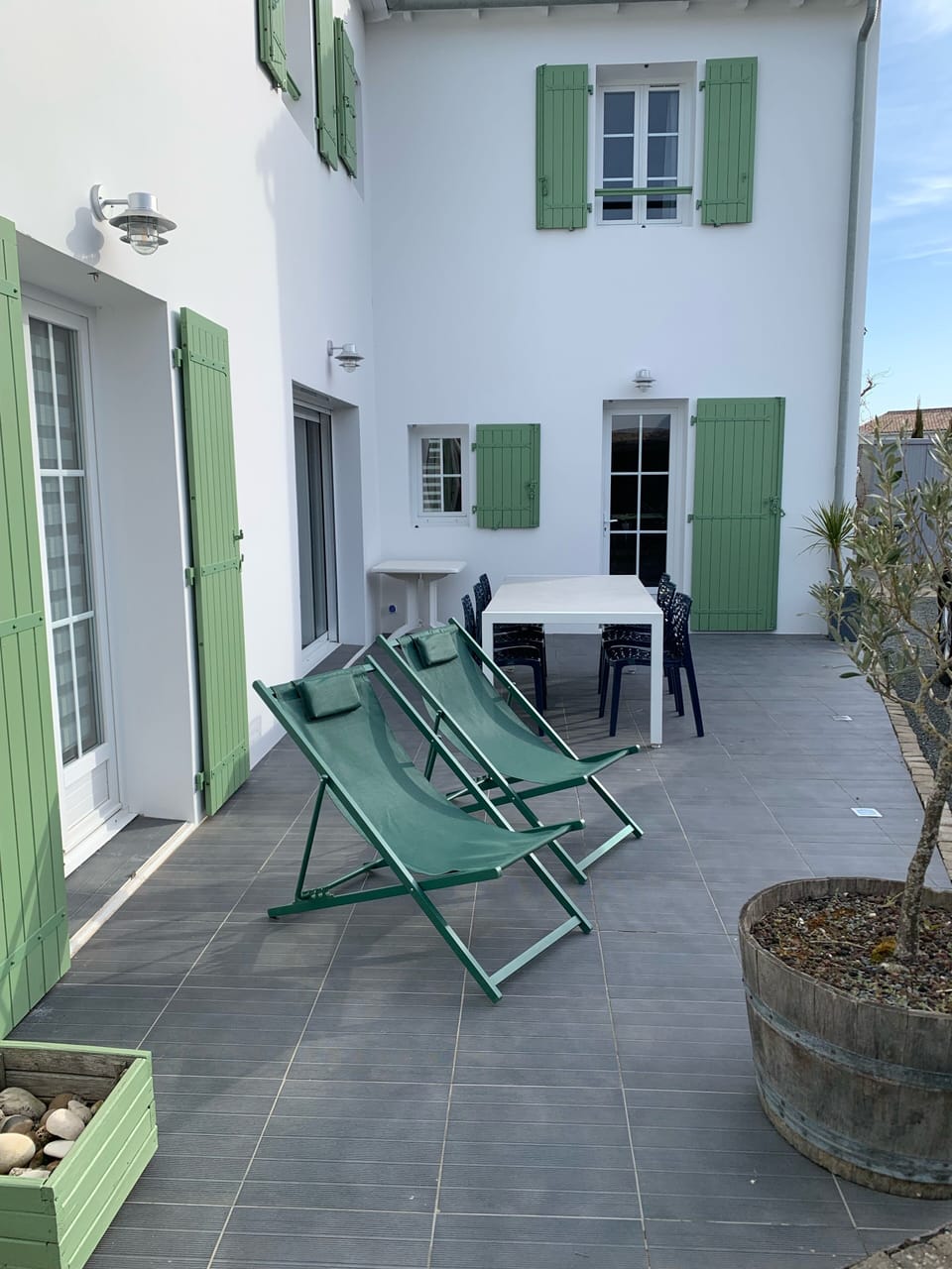 Outdoor dining