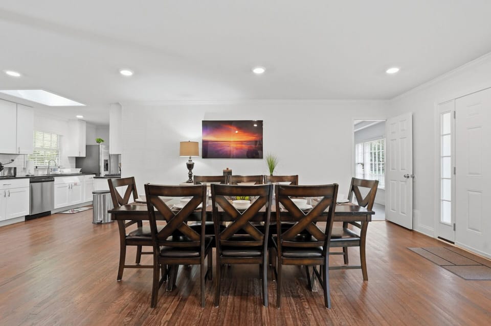 Large open main entrance with dining area -MainLevel