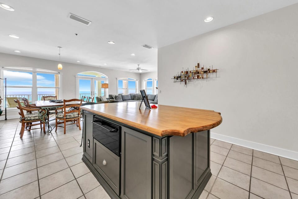 Additional seating at the kitchen island breakfast bar!