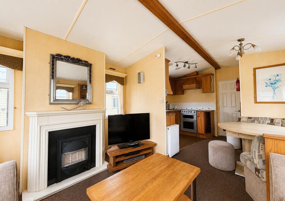 Escape to Kessingland Beach Holiday Park Suffolk for last minute breaks and enjoy the comfort of a kitchen area in a caravan at Parkdean Resorts Kessingland Beach, just a short drive from Lowestoft Town.
