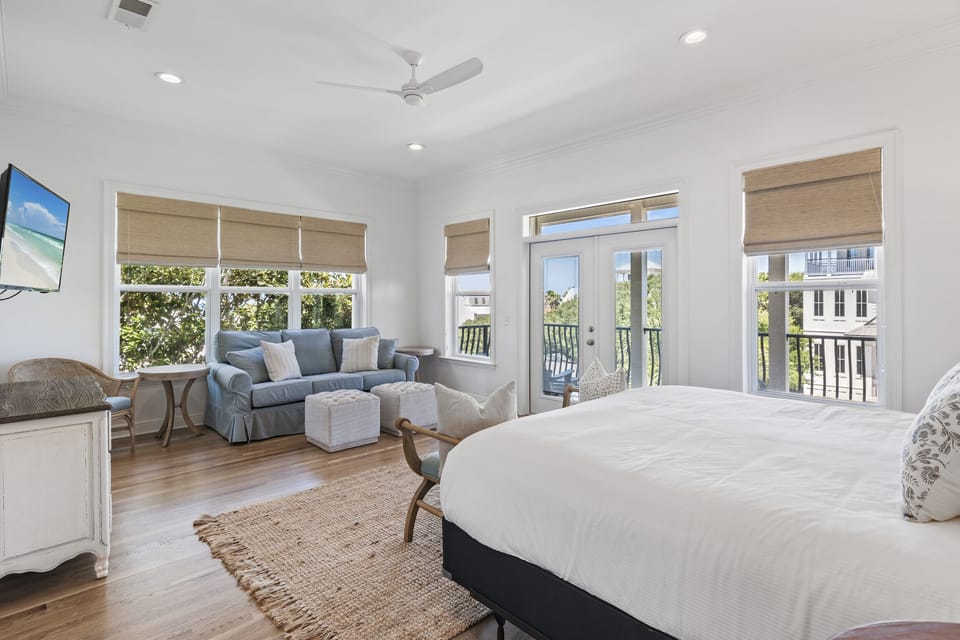 B-Side Seaside - Seagrove Beach - Third Floor King Bed and Pull Out Queen Sofa with Large Shared Bath