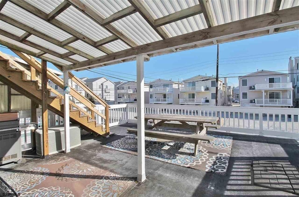 Private Deck