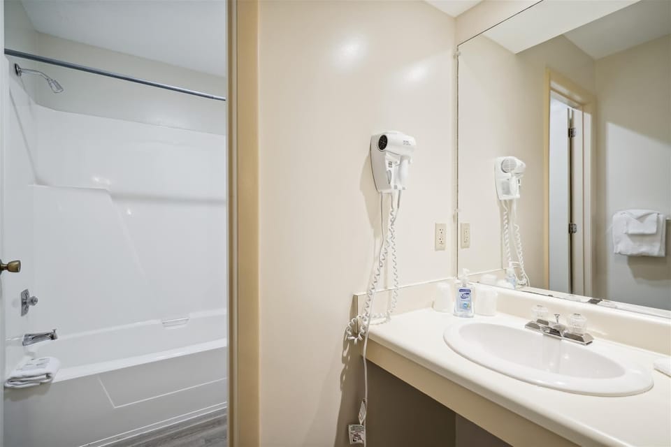 Full sized bathroom.