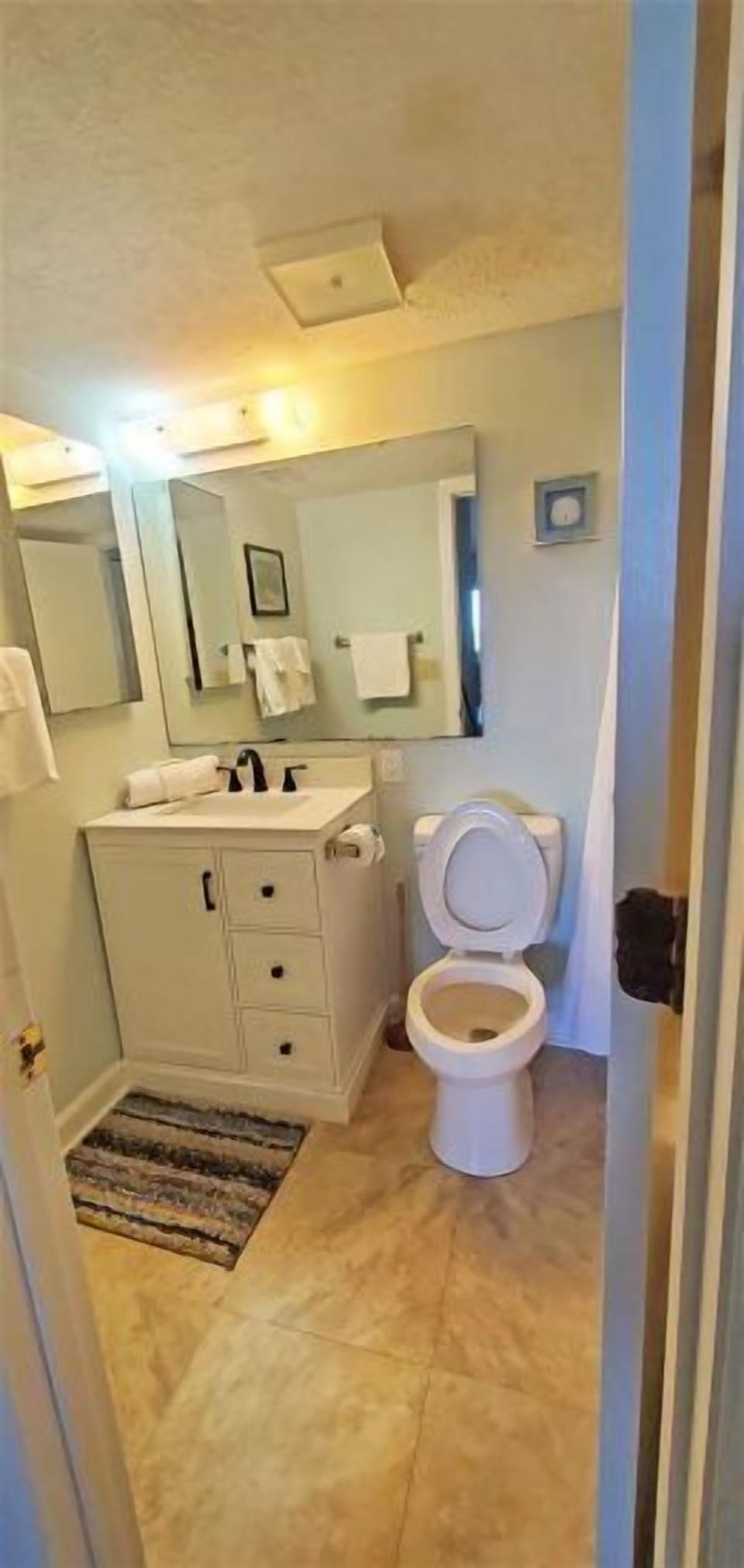 Second King Bathroom