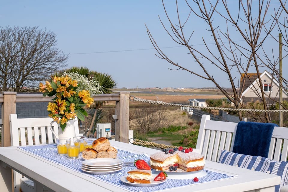 Lan Y Mor - outside dining to the rear