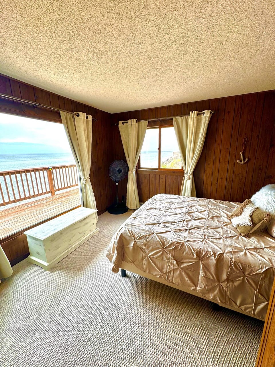 Master Bedroom with lakeview