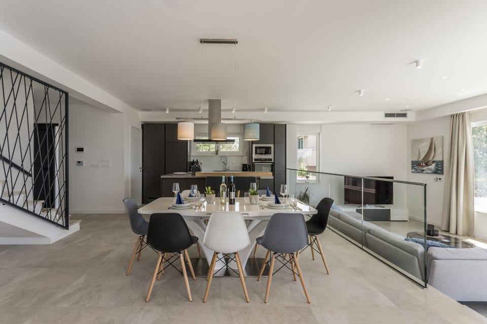 Dinning table