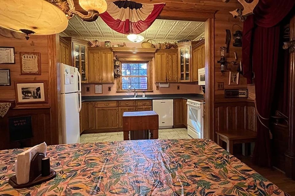 Fully Equipped Kitchen with Modern Appliances