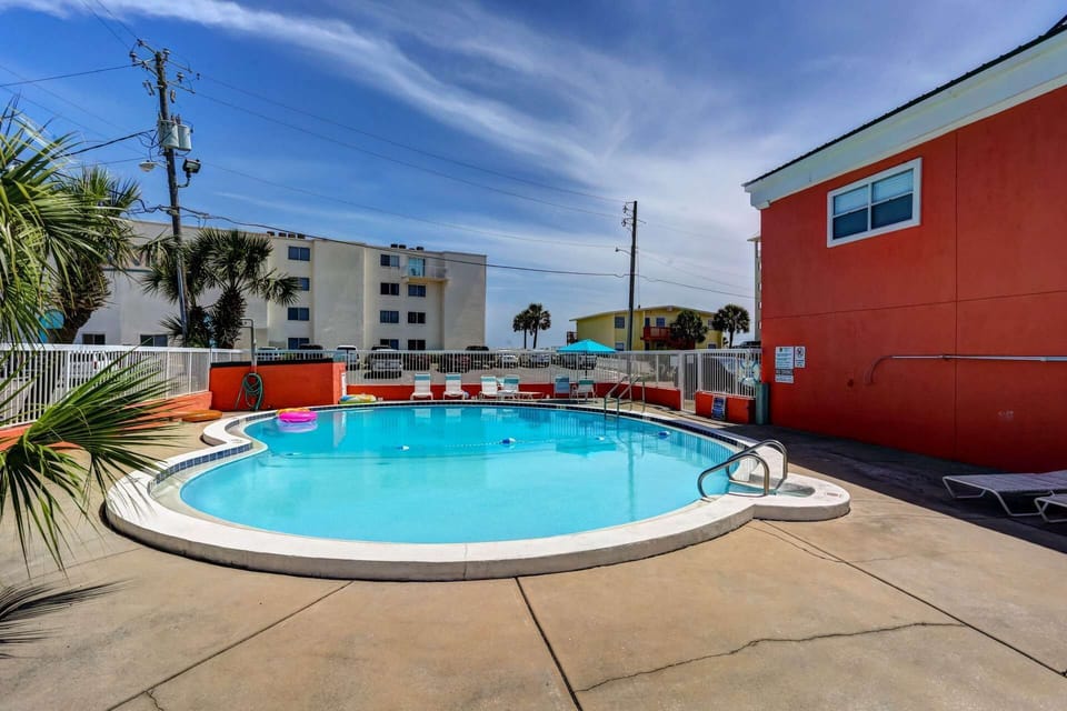 Community pool