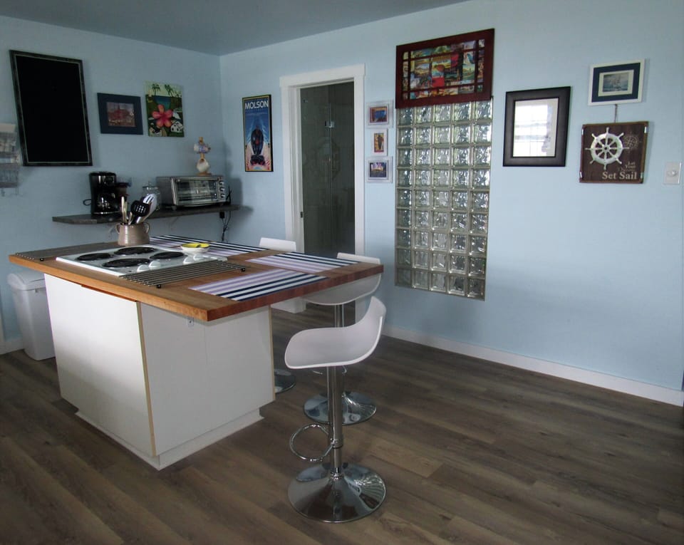 Kitchen Island, with stove top.
