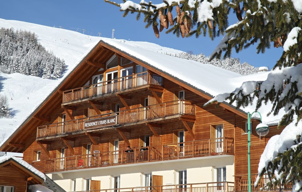 This is an awesome location for a ski destination.