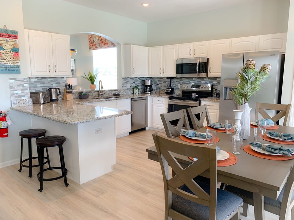 Beautiful and well-stocked kitchen. Table with seating for 6. 