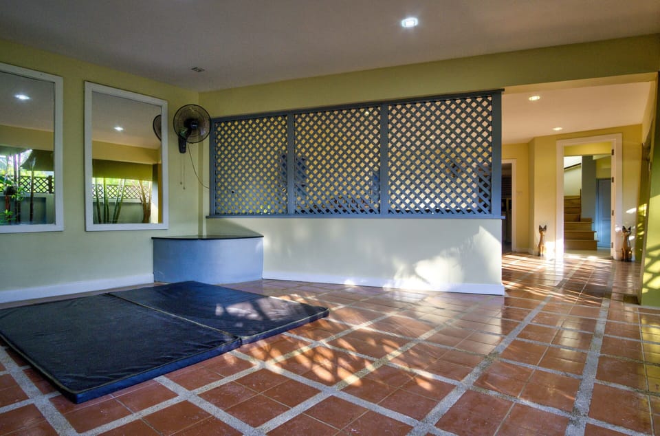 Yoga/Meditation/Massage room with yoga mats provided 