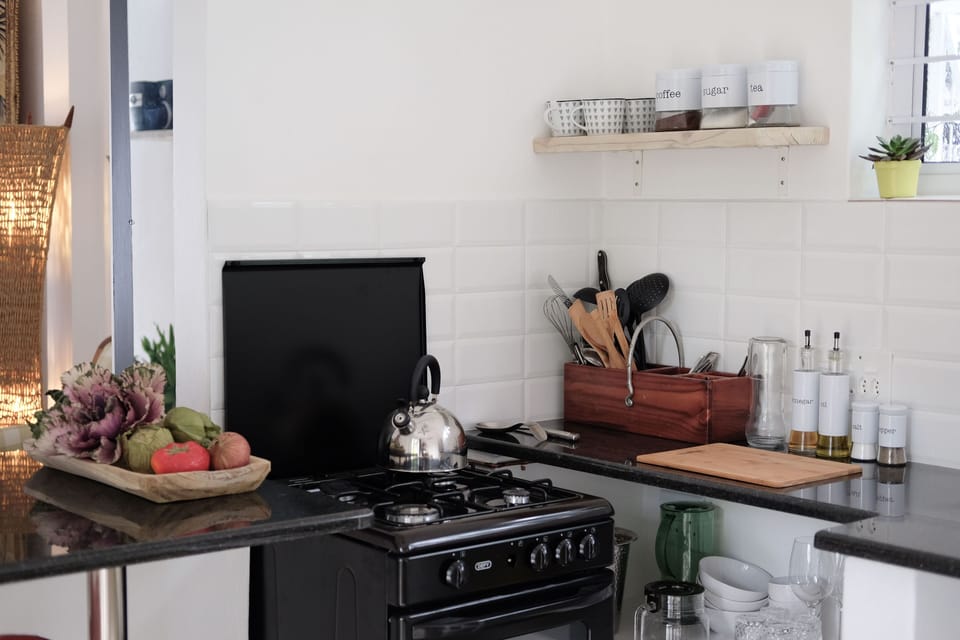 Gas Hob and oven. With Smoke and CO2 alarm and sensor.