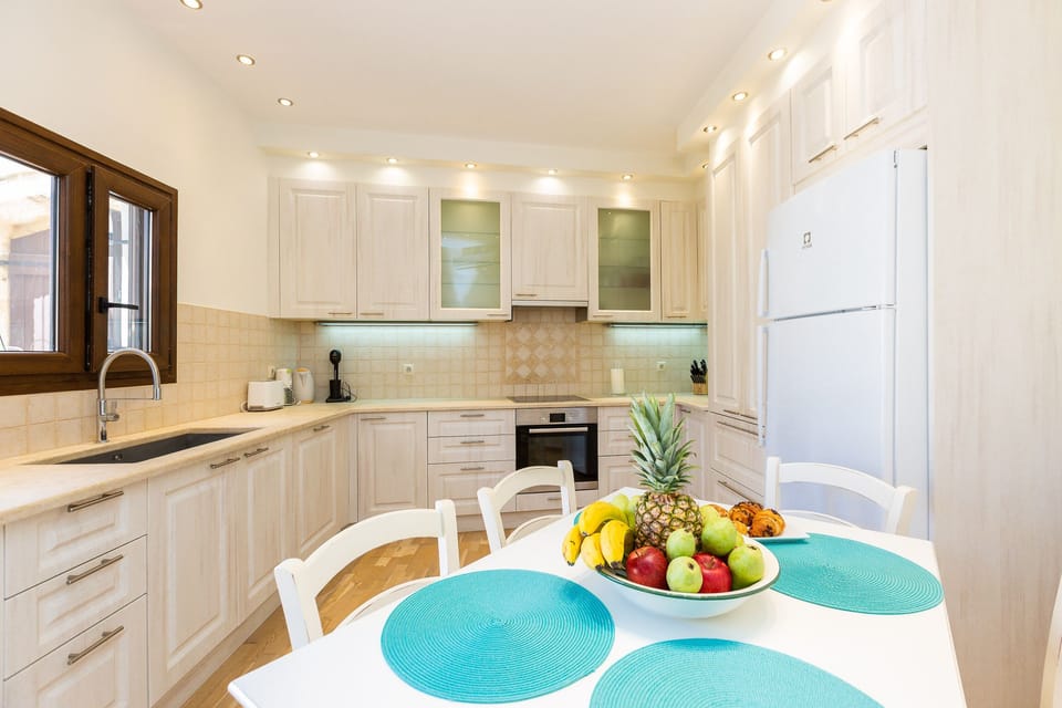 Indoor dining area in the kitchen,