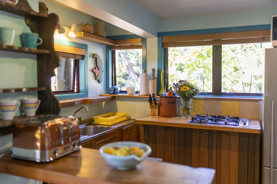Kitchen & Dining
