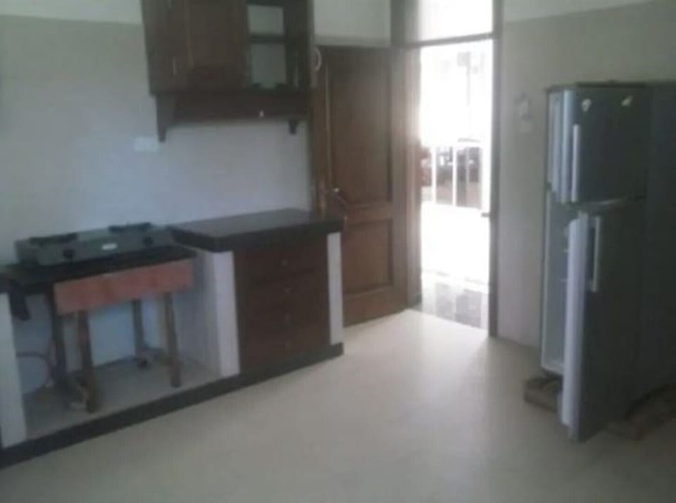 kitchen showing fridge and stove