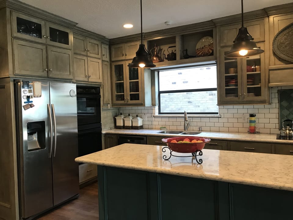 Quartz counters, microwave,  double oven, ice maker, fully stocked kitchen