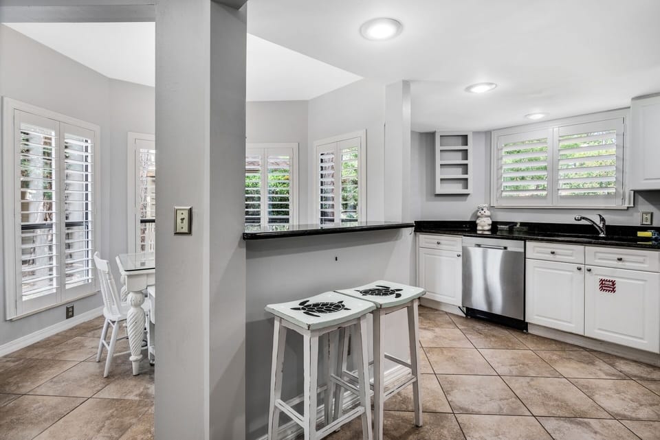 Kitchen/Dining with bar between