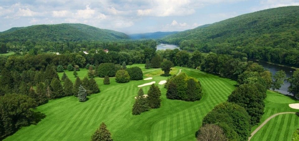 18 hole golf course next door (offsite and not included with your stay)