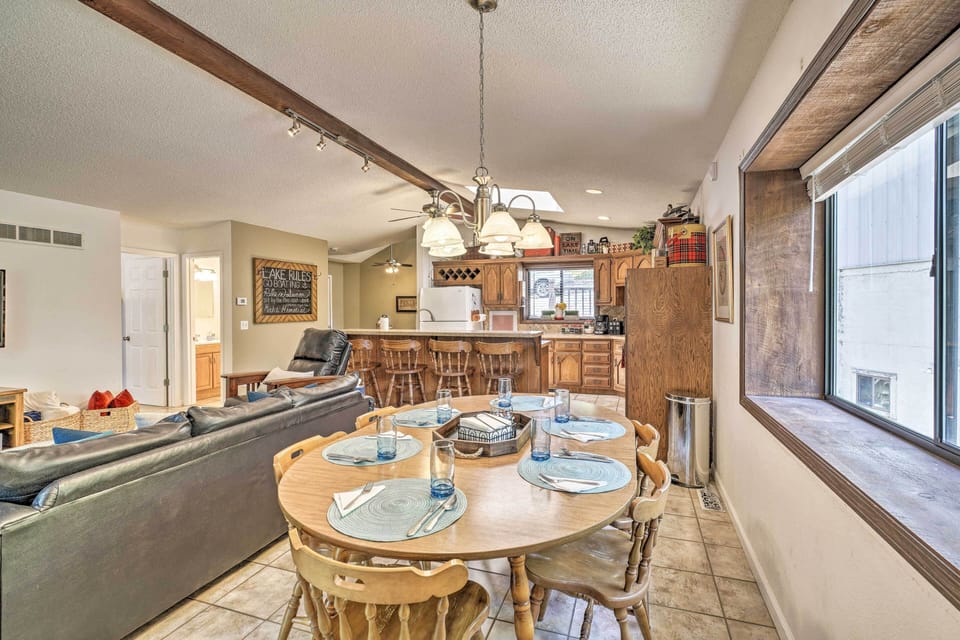 Dining Table | Dishware & Flatware Provided