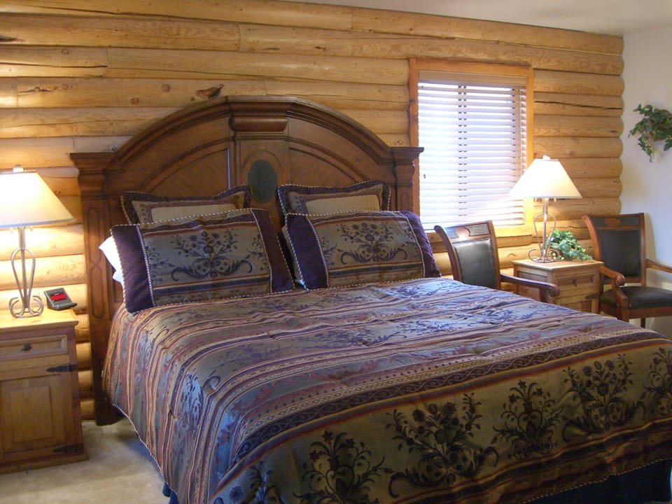 Master bedroom w/ Cal King bed & futon