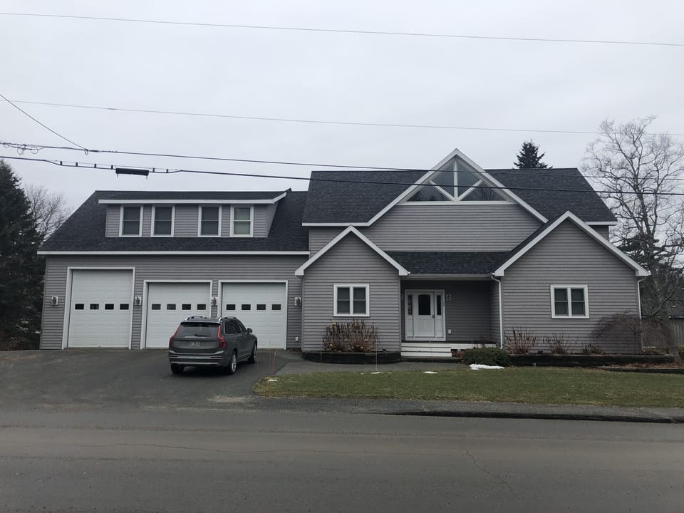 This house is full of light! All bedrooms have AC! Surrounded by hiking trails. 