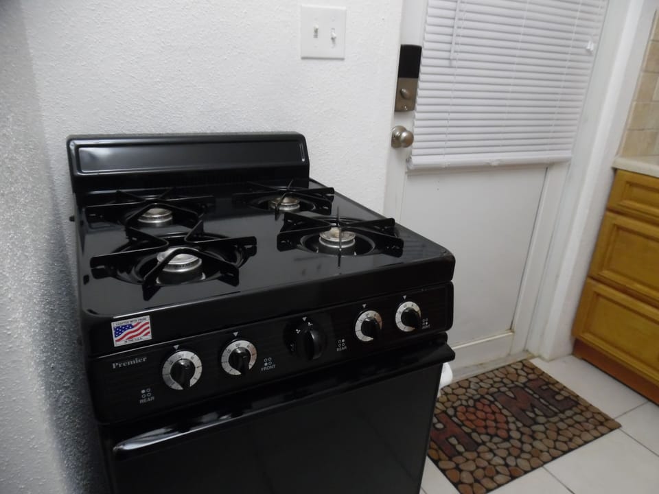 4 burner stove with oven