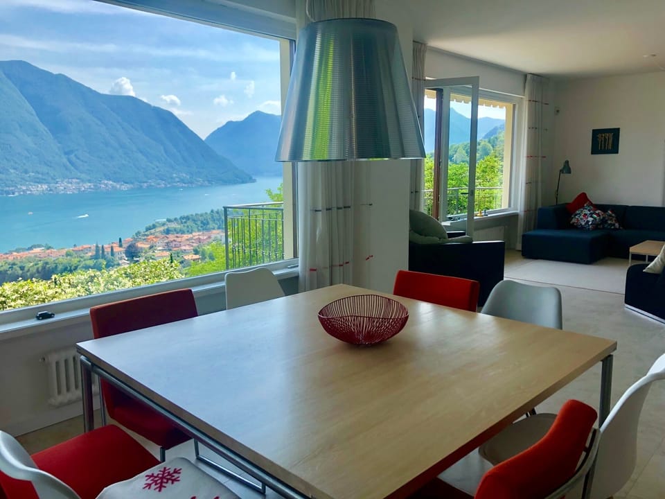 Dining with a view here at Lenno Villa Panoramica.