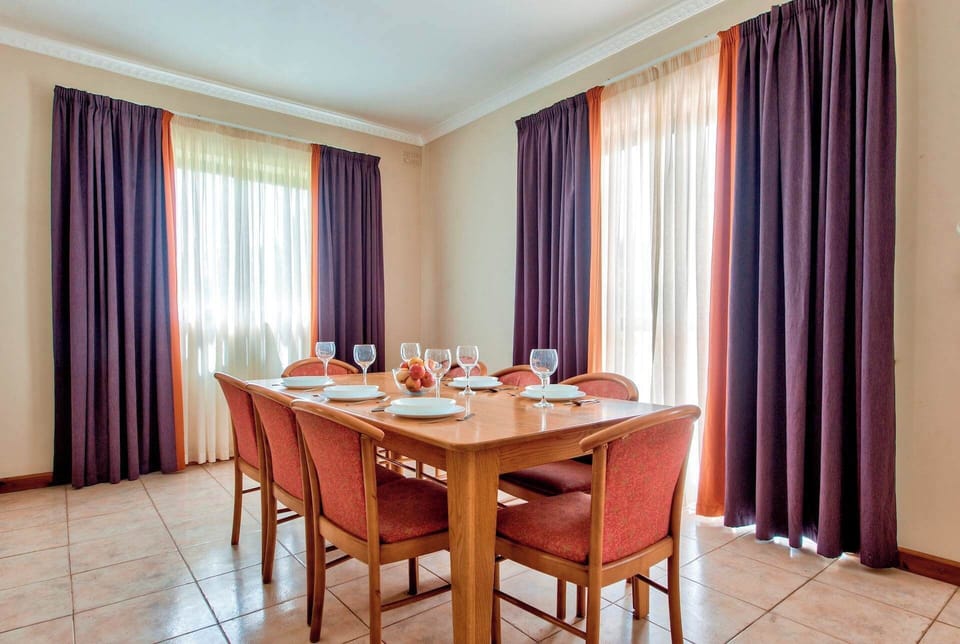 Delicious meals and great conversations are waiting to be had around our understatedly elegant dining table.