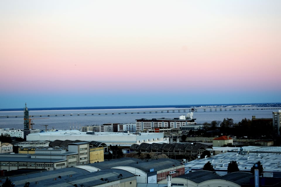 Vista sobre o Rio Tejo e a Ponte Vasco da Gama