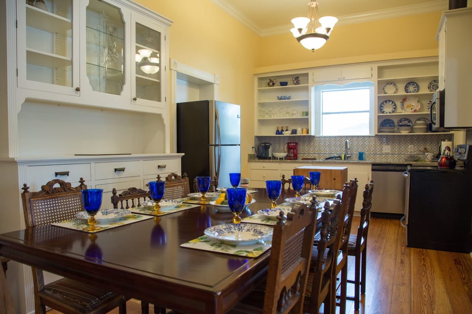 Kitchen / Dining 