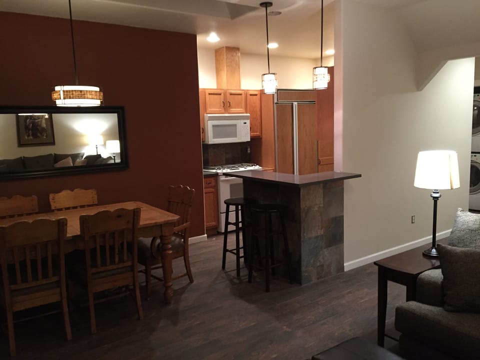 Breakfast bar and kitchen