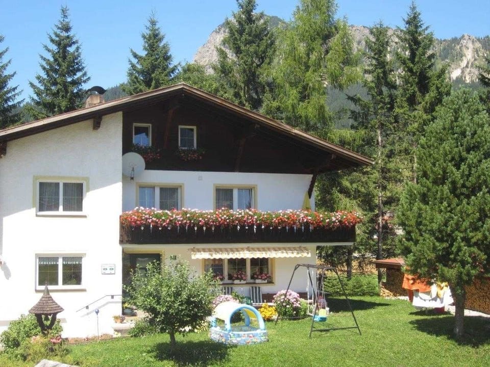 Vacation apartment ROT FLÜEH - Pension Tannheim - Family Kleiner and Neumann Apartment in Tyrol