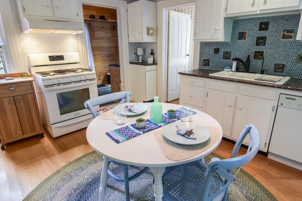 Cottage Kitchen 