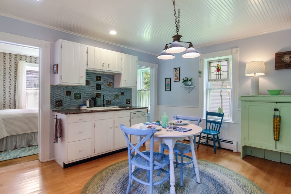 intimate eat in kitchen dining area