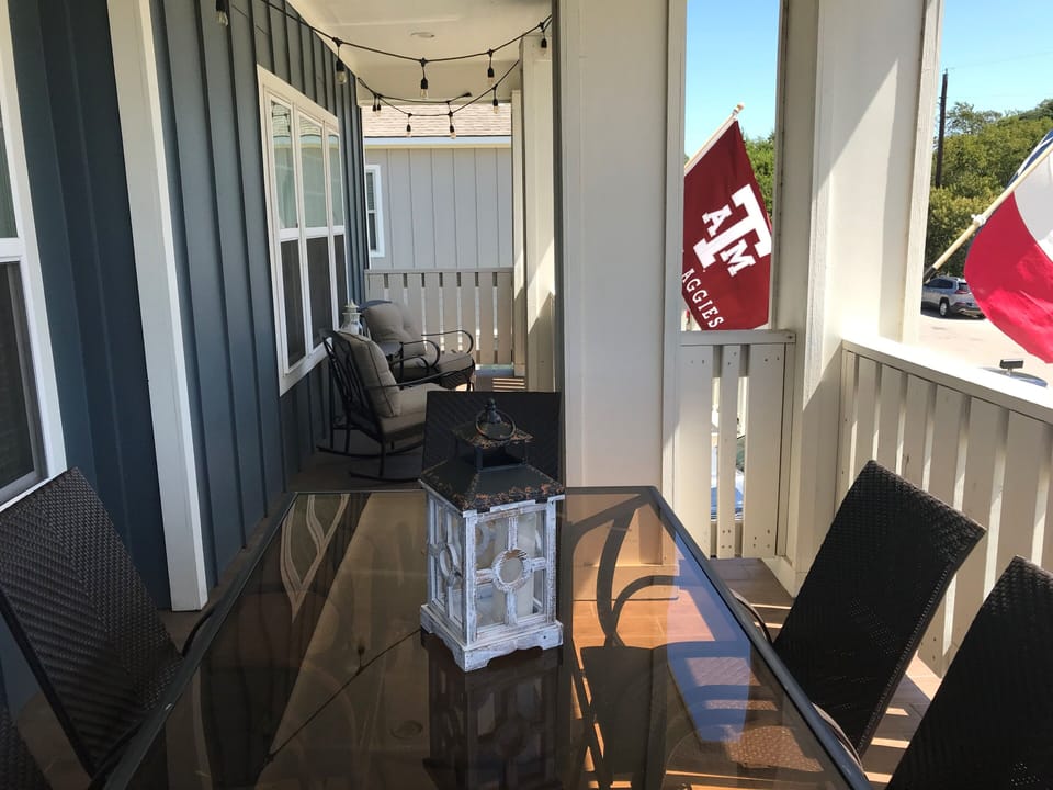 Balcony seating for 8