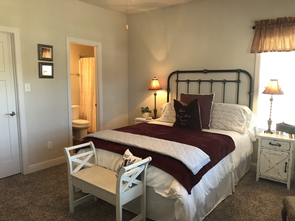 Additional seating plus there’s a vanity area with mirror & blow dryer