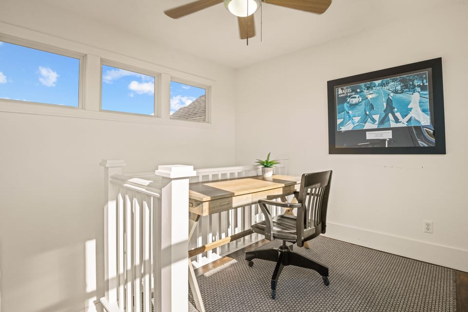 Desk Area - Top Level