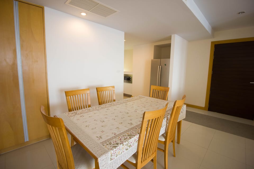 Large, 2 bed beachfront condo in Pattaya
