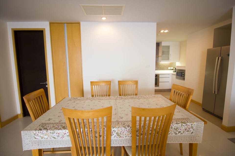 Large, 2 bed beachfront condo in Pattaya