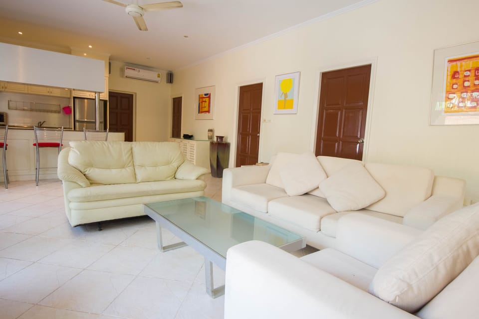 Lovely 3 bed Central Jomtien pool villa