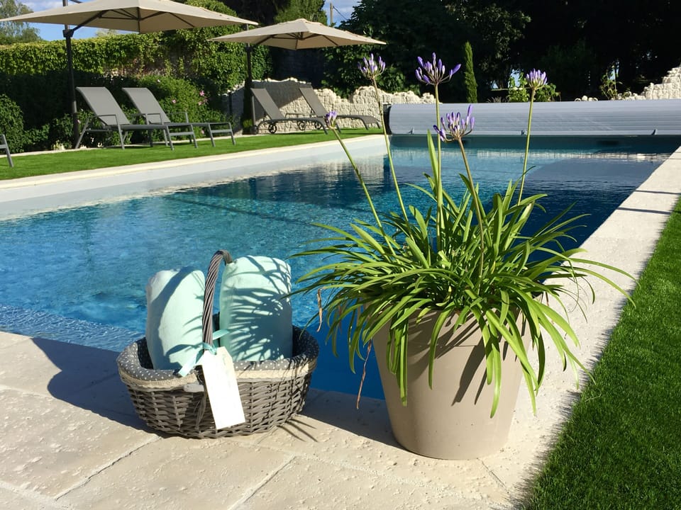 Pool towels and baskets provided.