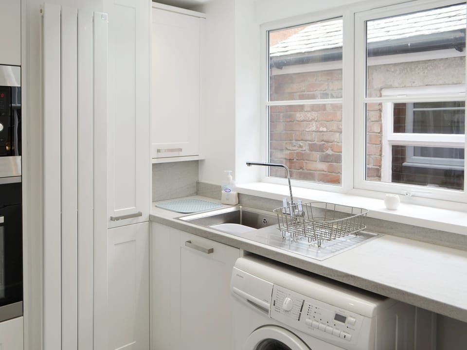 Well-equipped kitchen | Drovers, Morpeth