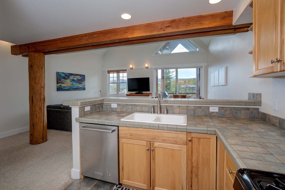 U
You guessed it - there are even amazing views from the kitchen!