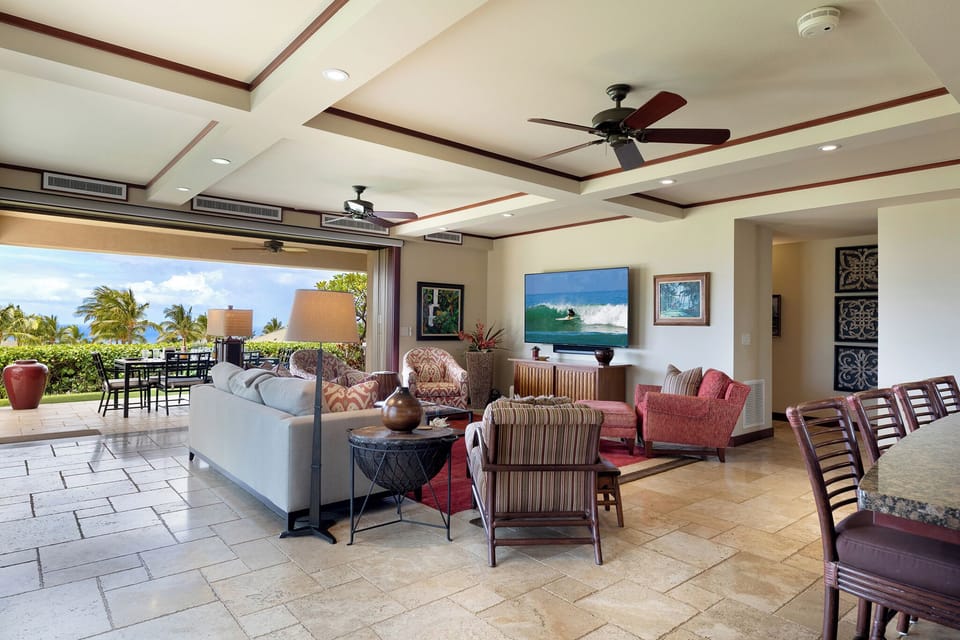 Double the living space by opening up the lanai doors 
