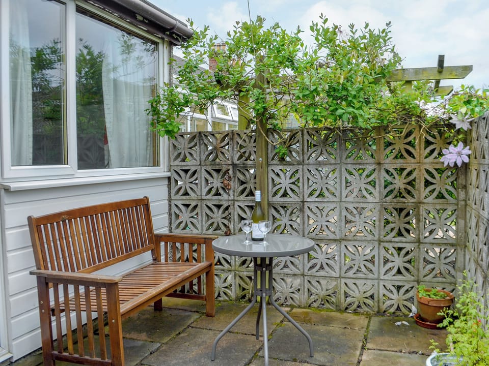 Small enclosed courtyard | Tigh Beag, Troon