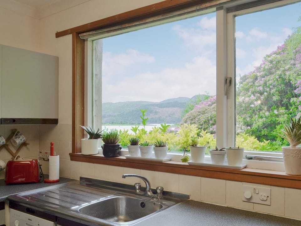 Well equipped kitchen | Dunyvaig, Colintraive, near Dunoon